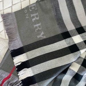 Designed scarf 🧣BURBERRY🧣